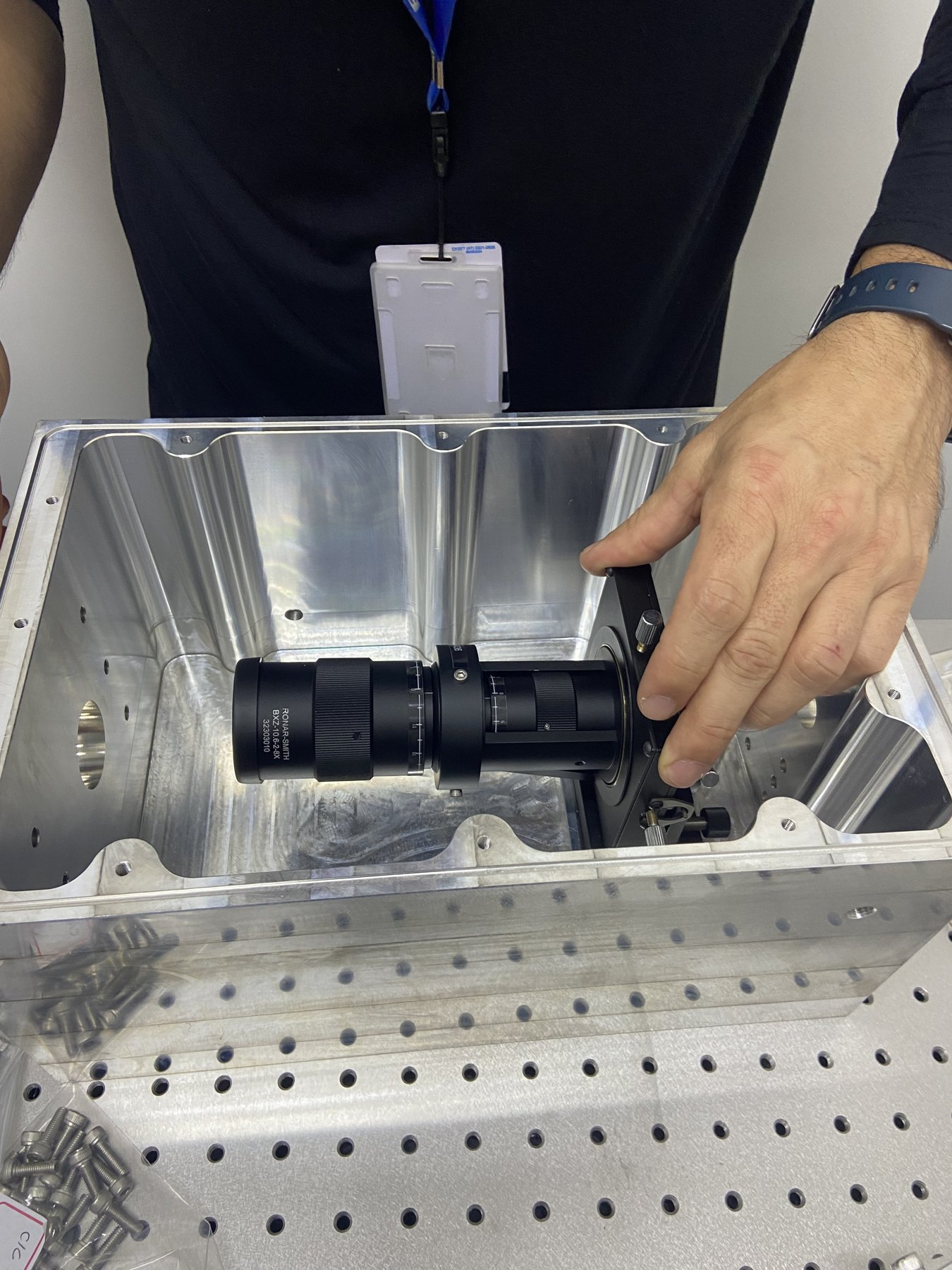 Dispositivo de posicionamento de peça para processo laser